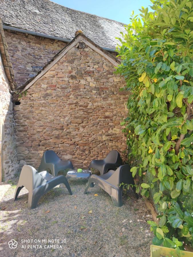 Les Gites De La Bouldoire Renaissance Rignac  Exteriör bild